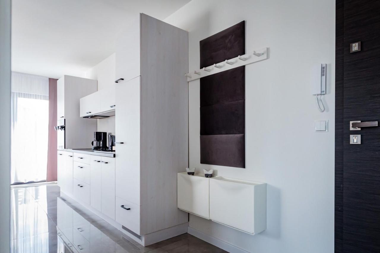 Awo Apartamenty Apartment *